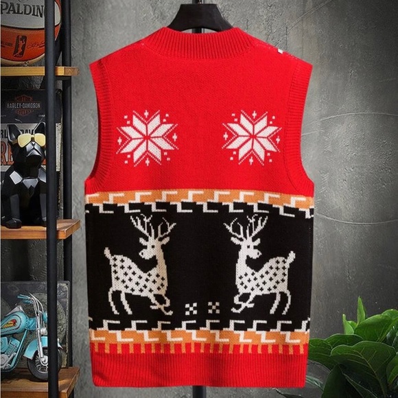 Like New Men’s Elk Sweater Vest - Picture 2 of 11